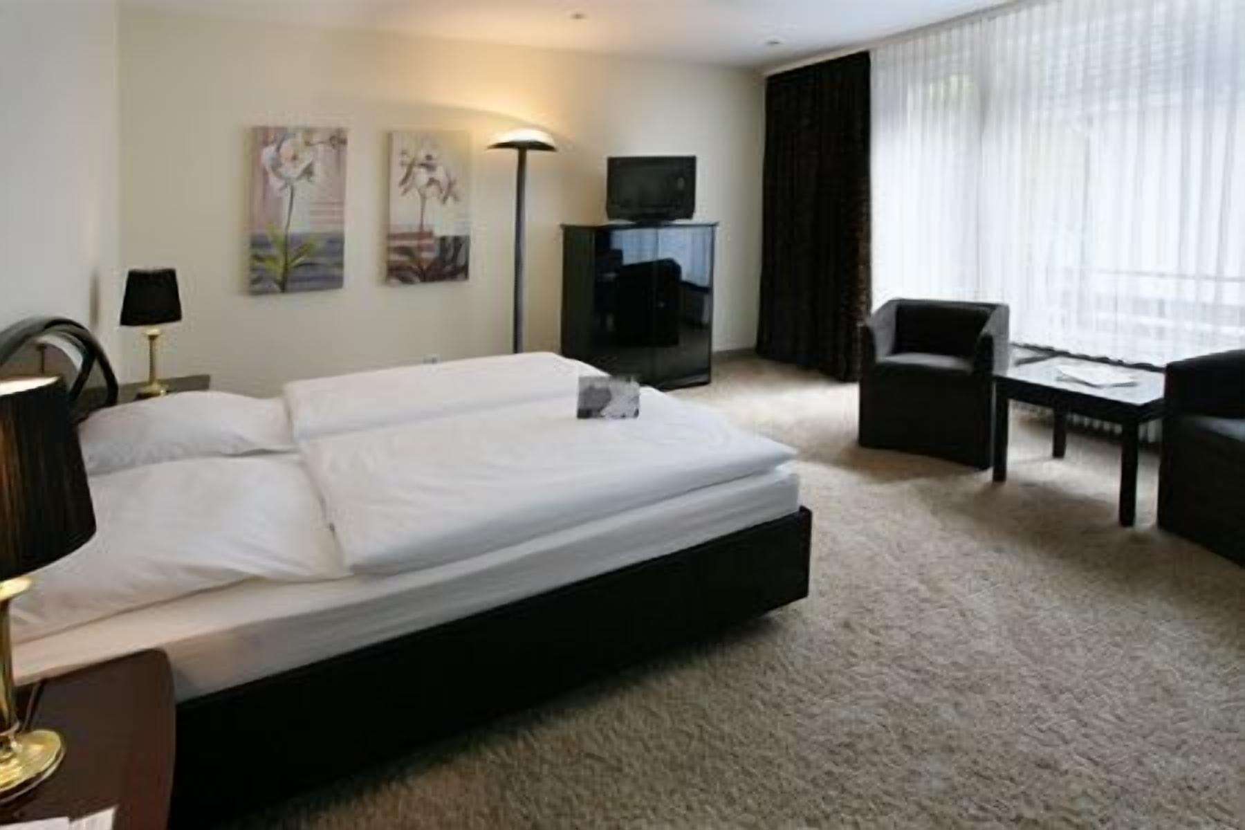 Hotel & Spa Waldecker Hof วิลลิงเงิน ภายนอก รูปภาพ